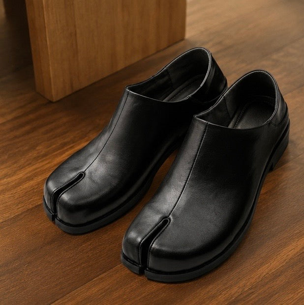 Split Toe Casual Slip-On Shoes