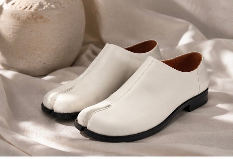 Split Toe Casual Slip-On Shoes
